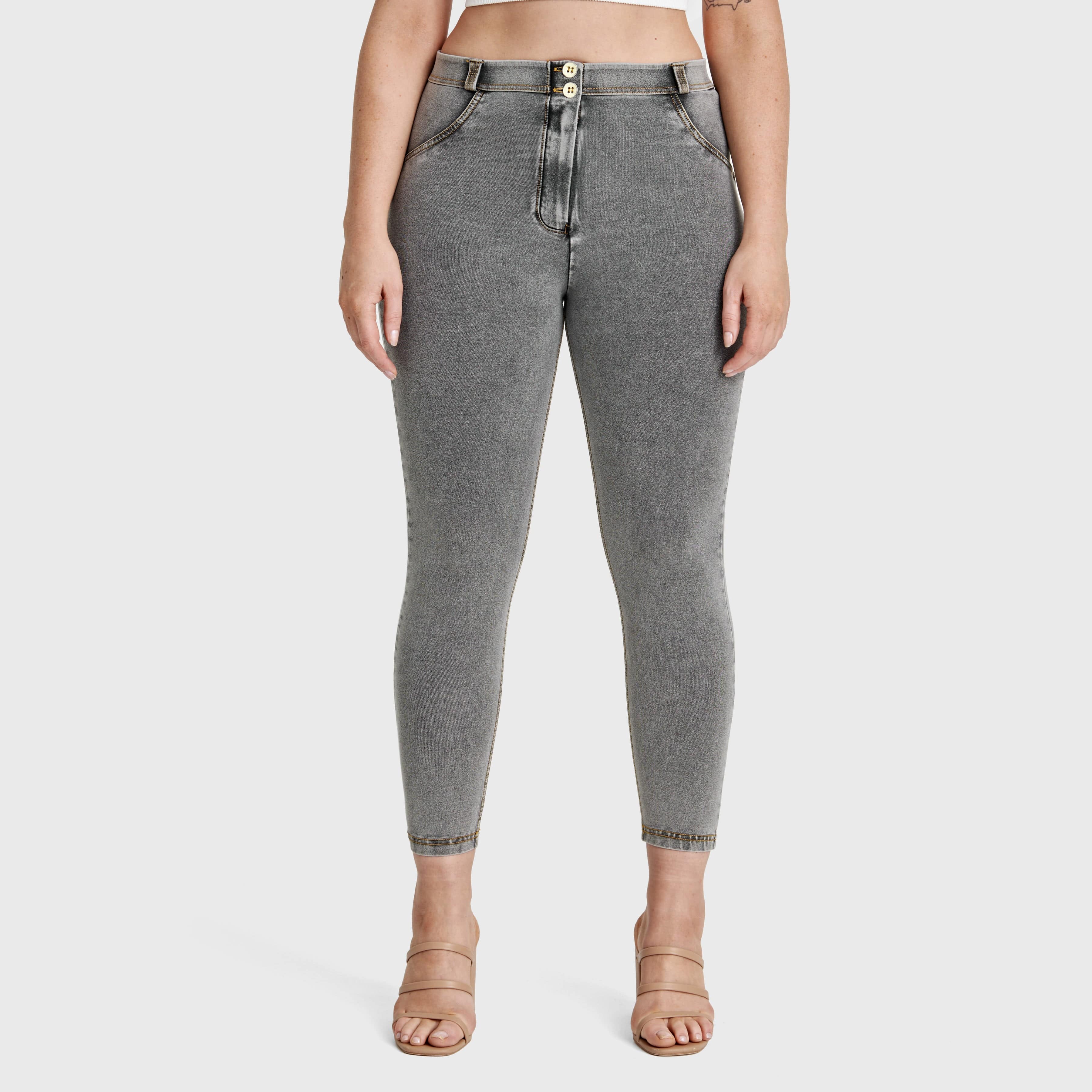 WR.UP® Curvy Denim - High Waisted - 7/8 Length - Grey + Yellow Stitching