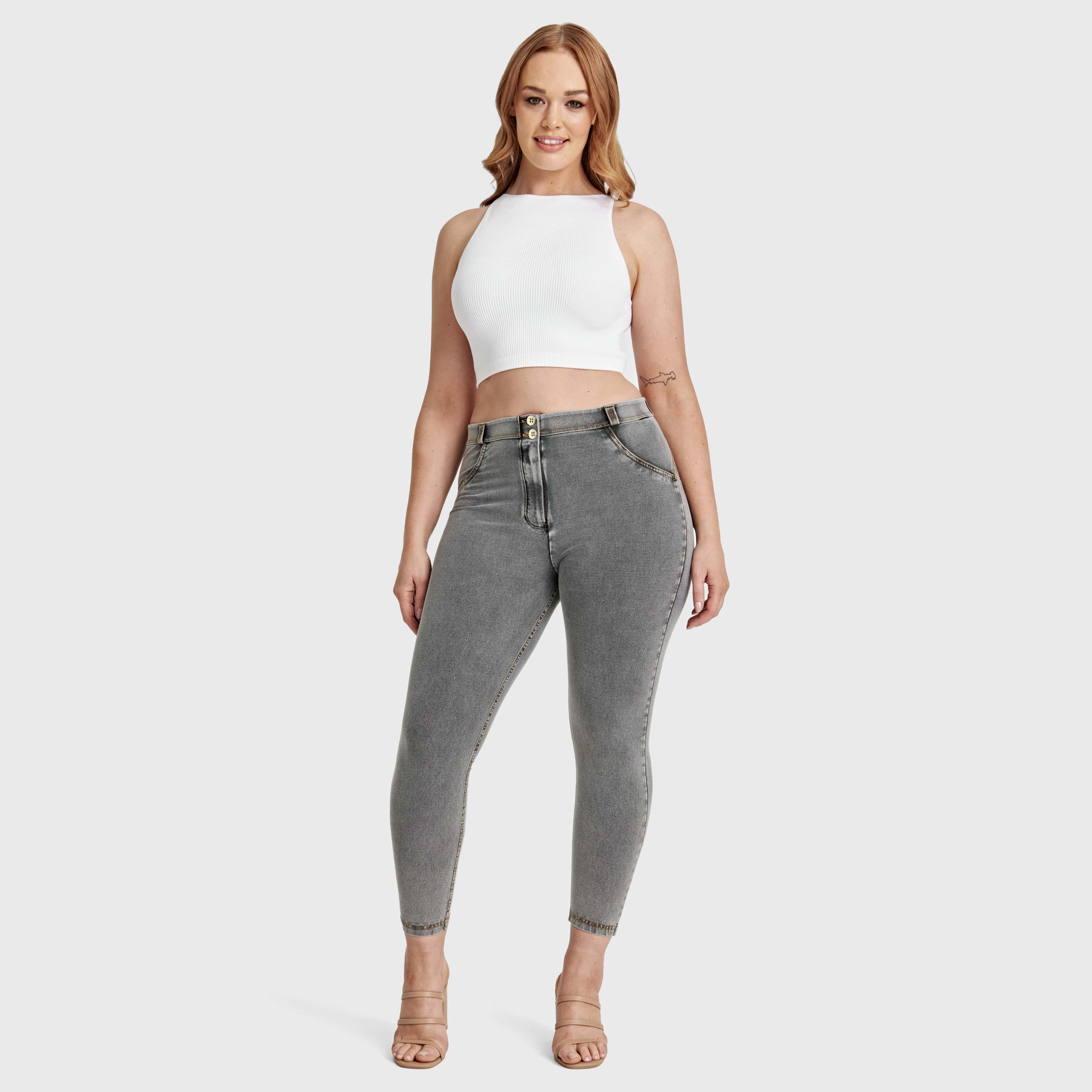 WR.UP® Curvy Denim - High Waisted - 7/8 Length - Grey + Yellow Stitching