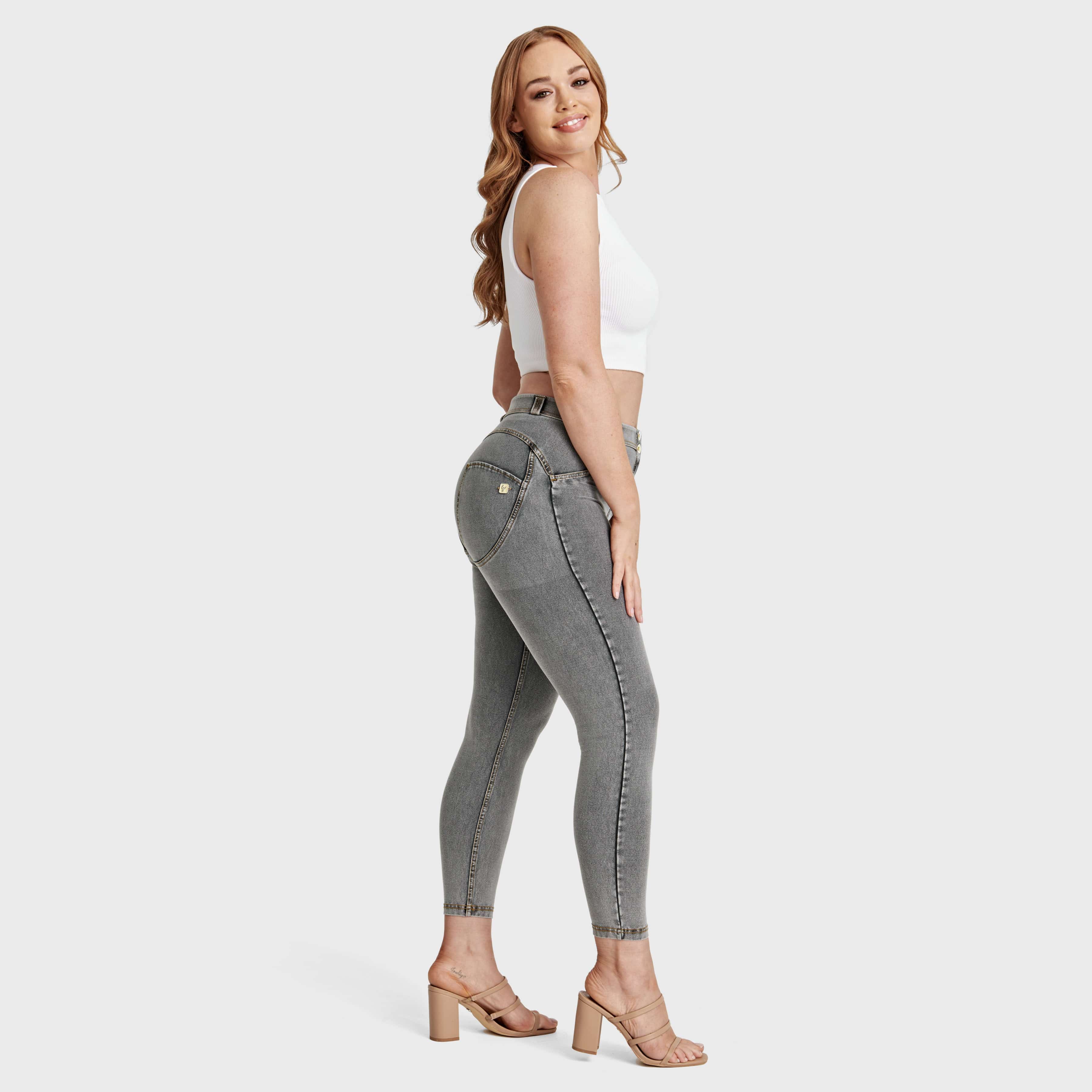 WR.UP® Curvy Denim - High Waisted - 7/8 Length - Grey + Yellow Stitching