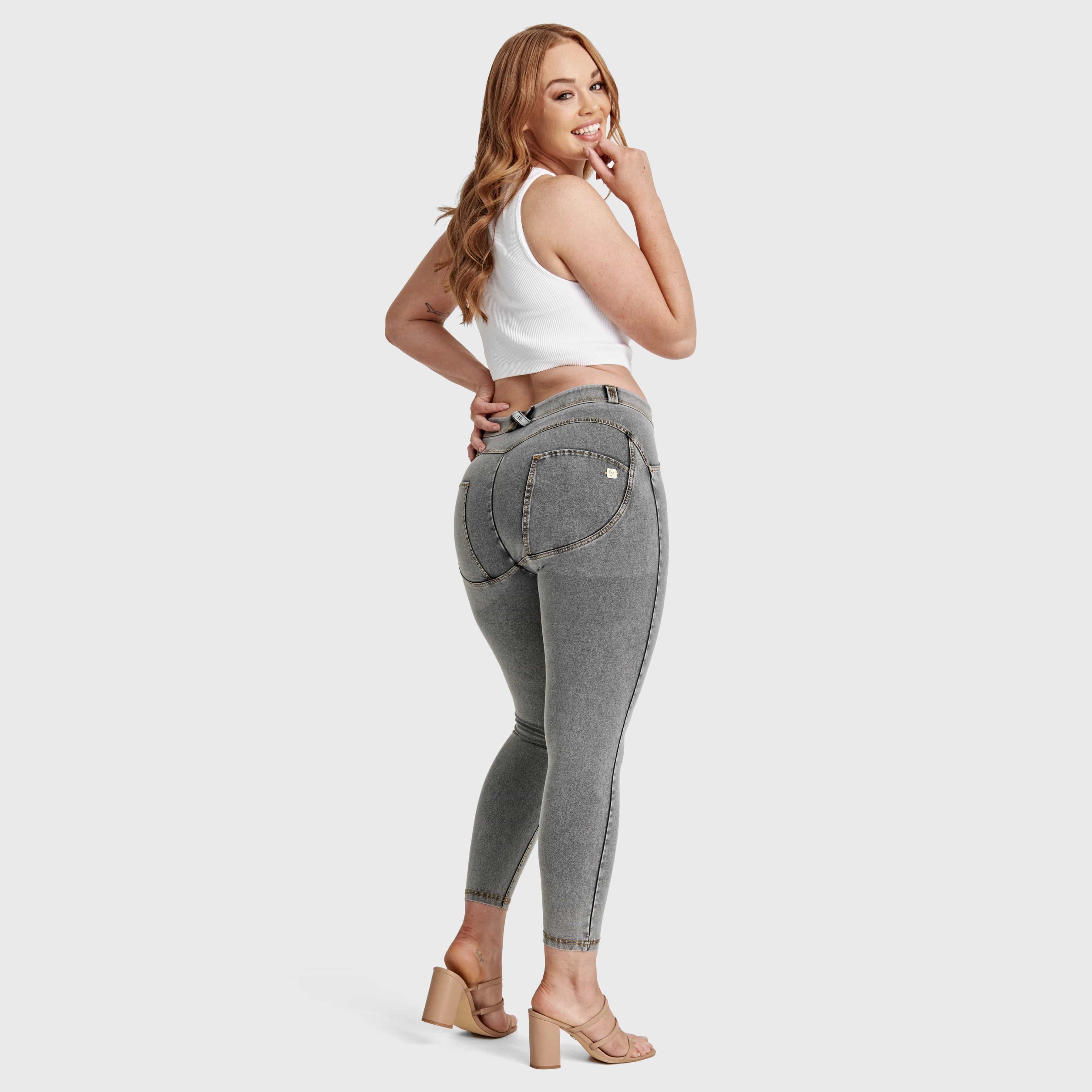 WR.UP® Curvy Denim - High Waisted - 7/8 Length - Grey + Yellow Stitching