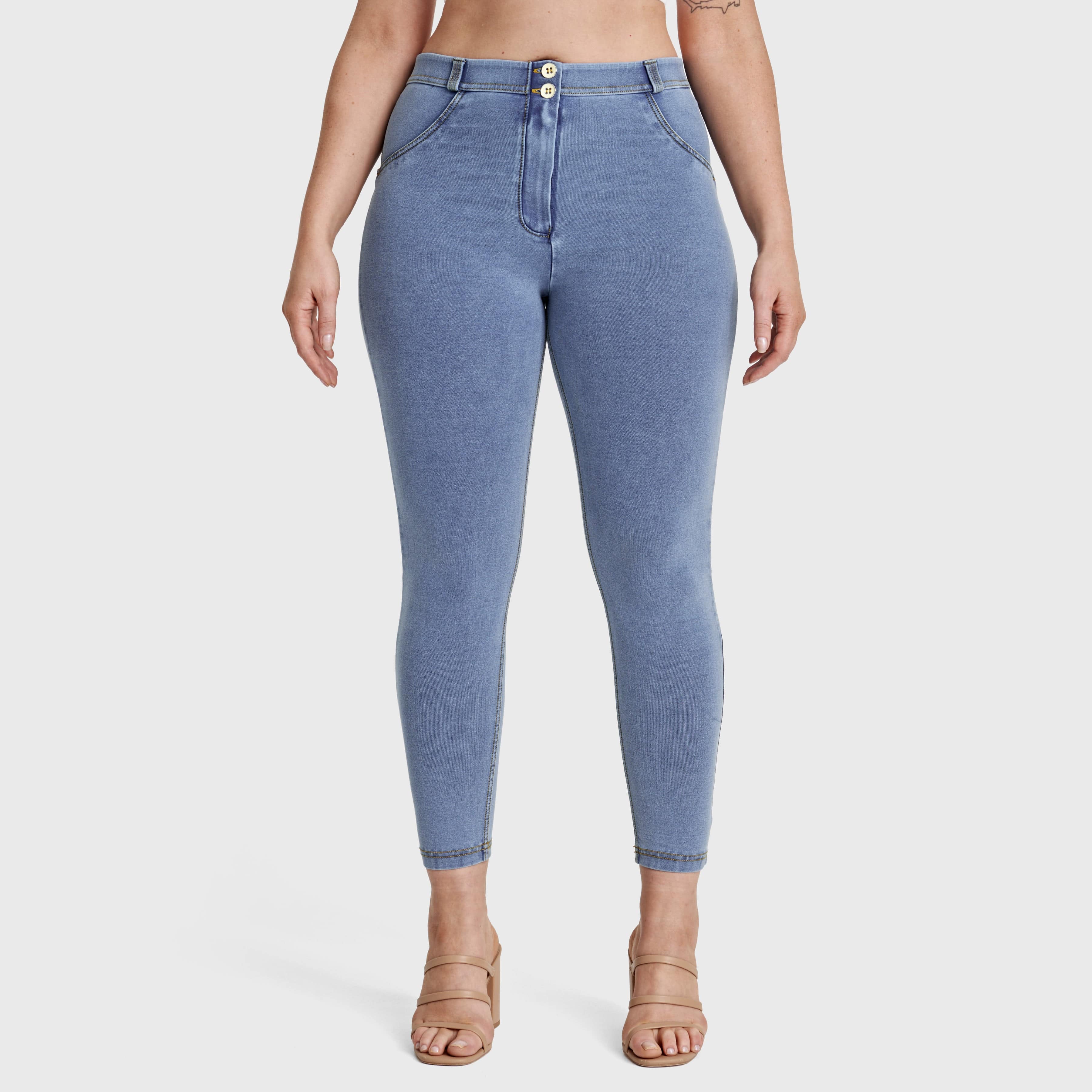 WR.UP® Curvy Denim - High Waisted - 7/8 Length - Light Blue + Yellow Stitching