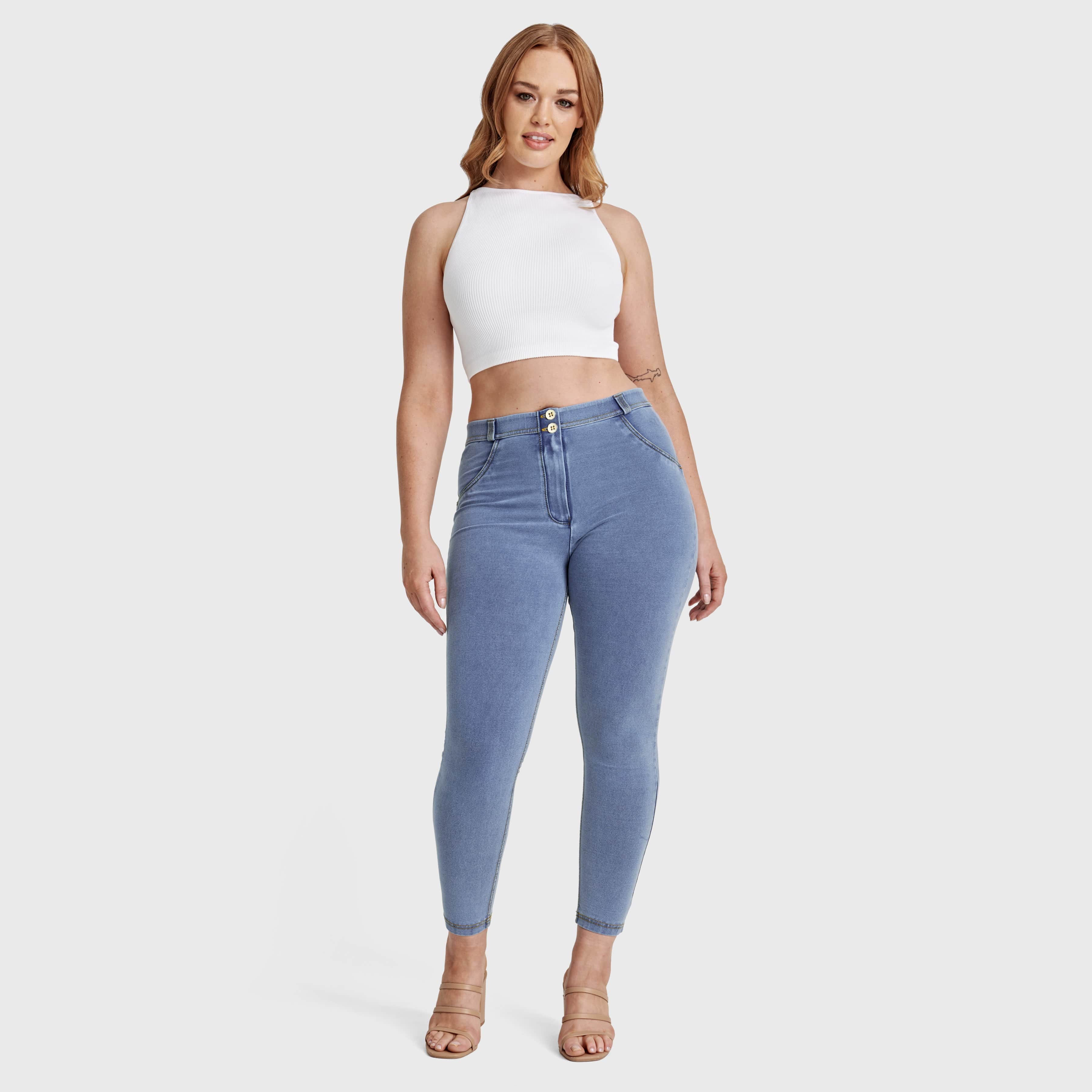 WR.UP® Curvy Denim - High Waisted - 7/8 Length - Light Blue + Yellow Stitching