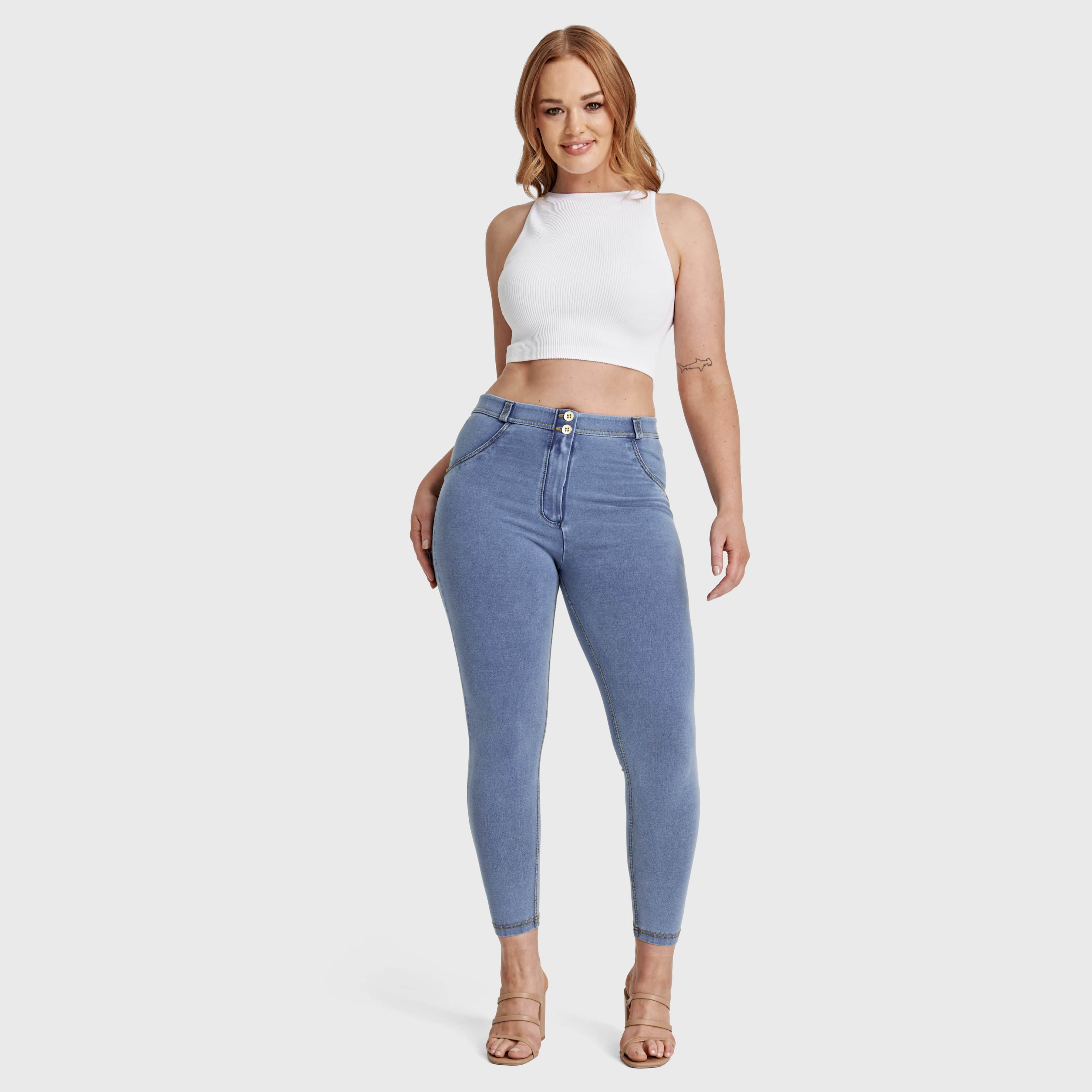 WR.UP® Curvy Denim - High Waisted - 7/8 Length - Light Blue + Yellow Stitching