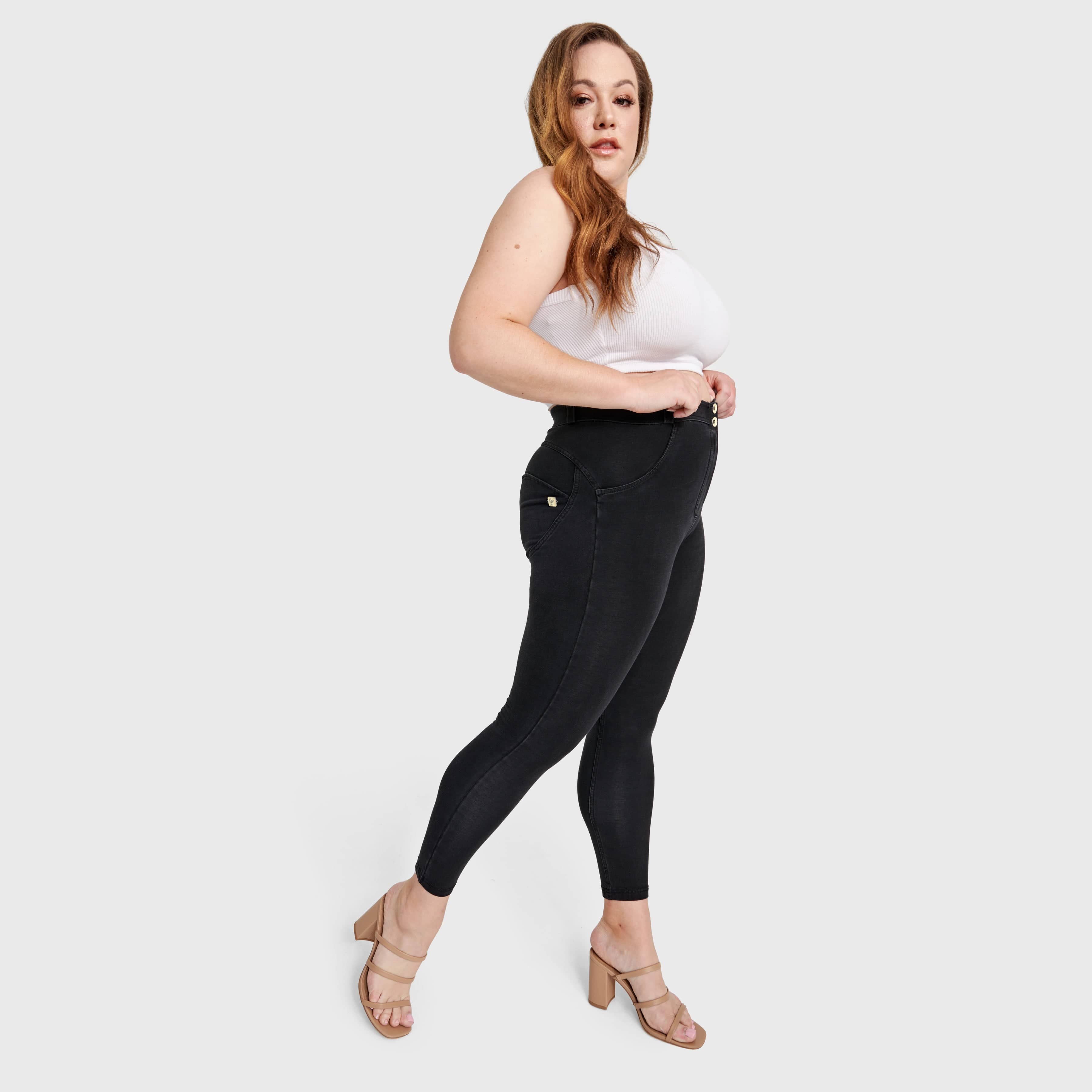 بنطال جينز WR.UP® Curvy - خصر مرتفع - طول 7/8 - أسود + خياطة سوداء