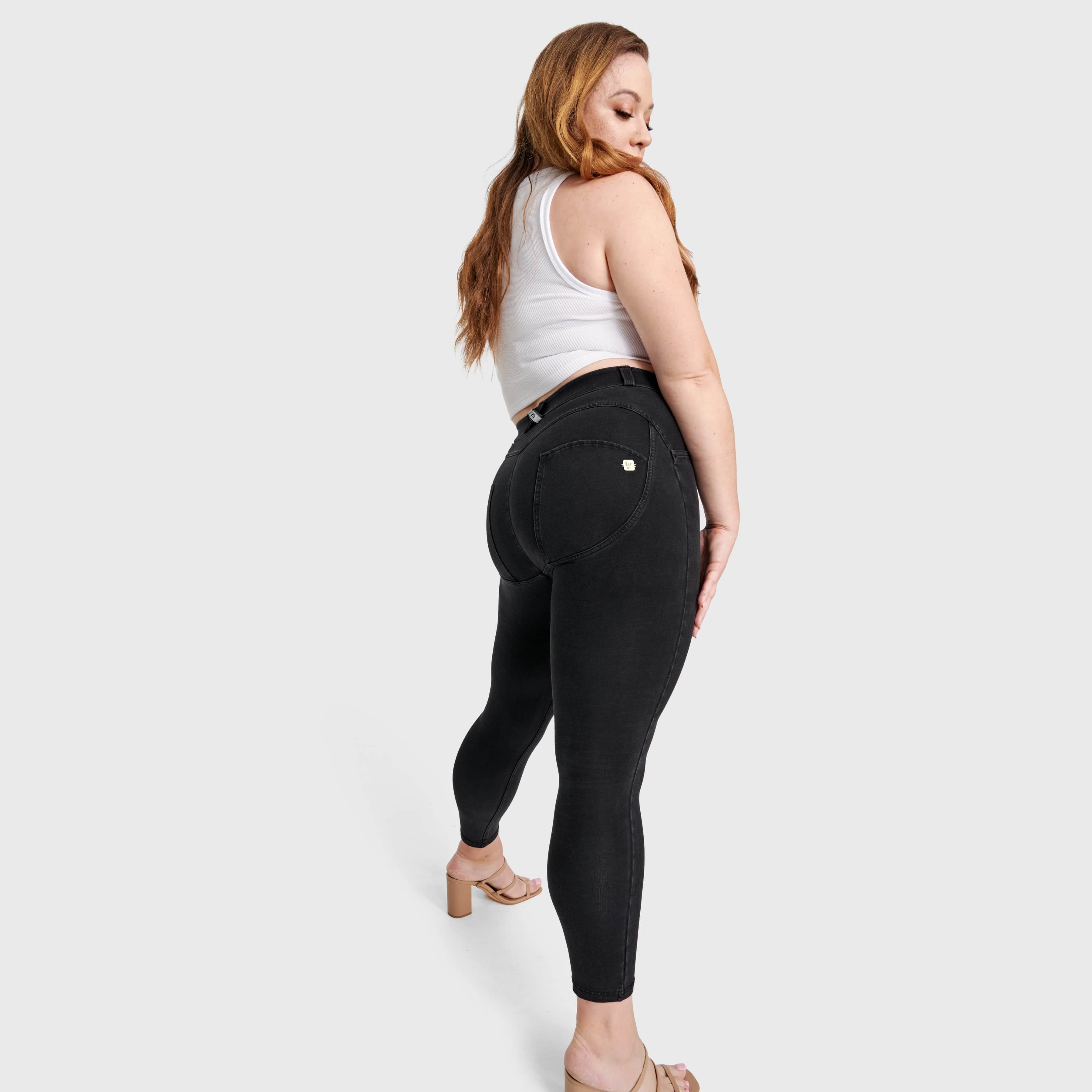 WR.UP® Curvy Denim - High Waisted - 7/8 Length - Black + Black Stitching