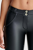 بنطال جينز من الجلد الصناعي من WR.UP® - خصر متوسط ​​الارتفاع - طول 7/8 - أسود