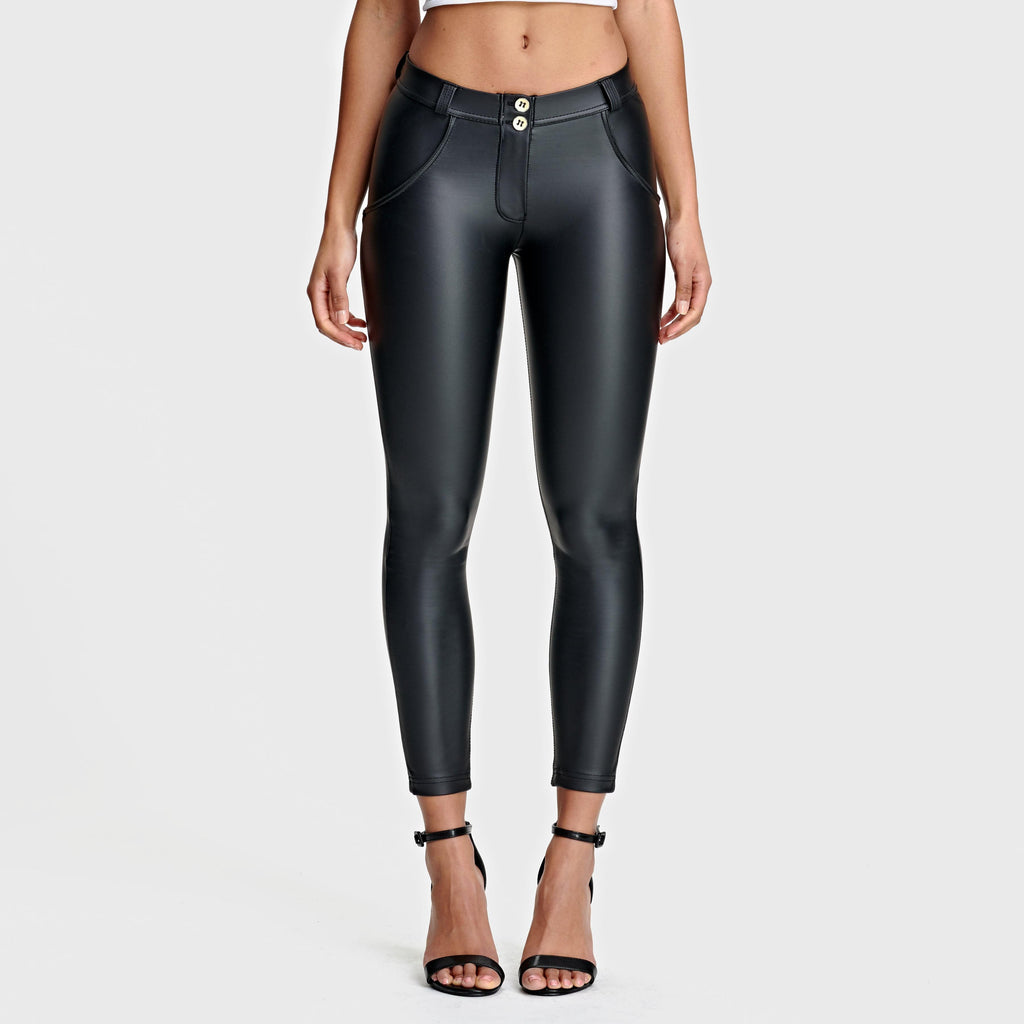 بنطال جينز من الجلد الصناعي من WR.UP® - خصر متوسط ​​الارتفاع - طول 7/8 - أسود