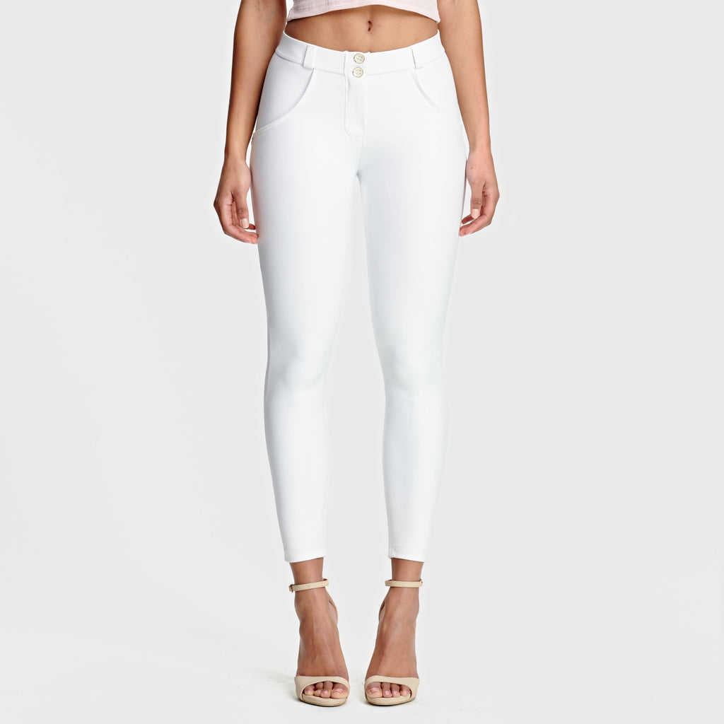 بنطال جينز WR.UP® من الجلد الصناعي - خصر متوسط ​​الارتفاع - طول 7/8 - أبيض