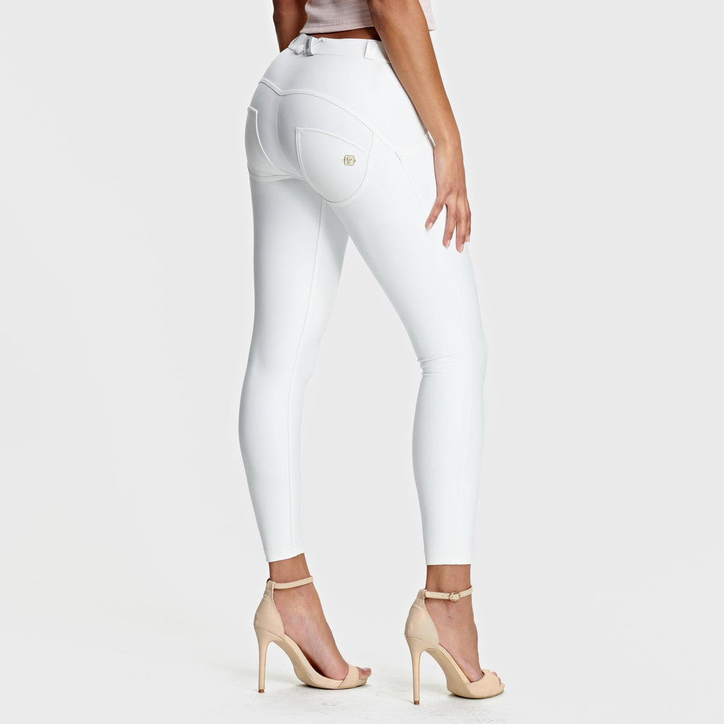 بنطال جينز WR.UP® من الجلد الصناعي - خصر متوسط ​​الارتفاع - طول 7/8 - أبيض