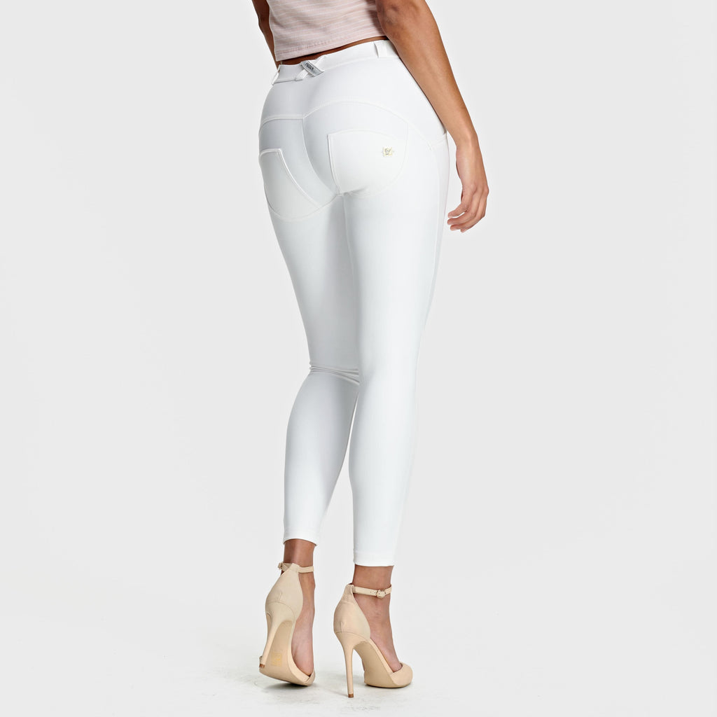 بنطال جينز WR.UP® من الجلد الصناعي - خصر متوسط ​​الارتفاع - طول 7/8 - أبيض