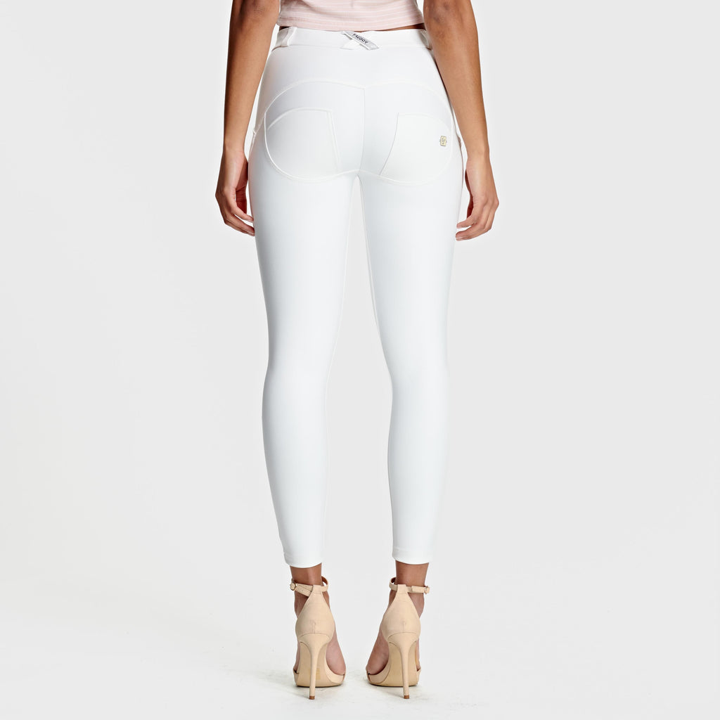 بنطال جينز WR.UP® من الجلد الصناعي - خصر متوسط ​​الارتفاع - طول 7/8 - أبيض