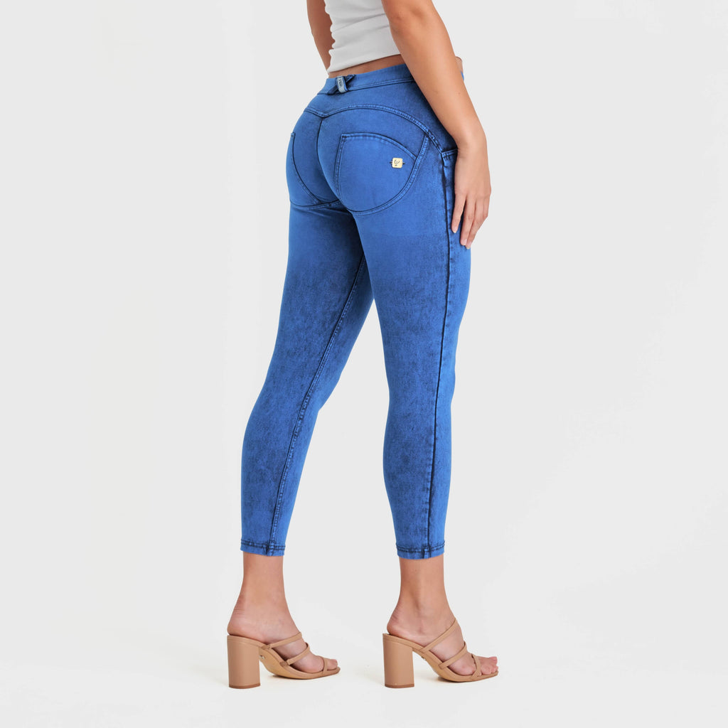 بنطال جينز WR.UP® - خصر متوسط ​​الارتفاع - طول 7/8 - أزرق كوبالت + خياطة زرقاء