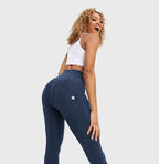 بنطال جينز WR.UP® بجيوب أمامية - خصر مرتفع للغاية - طول 7/8 - أزرق داكن مع خياطة زرقاء