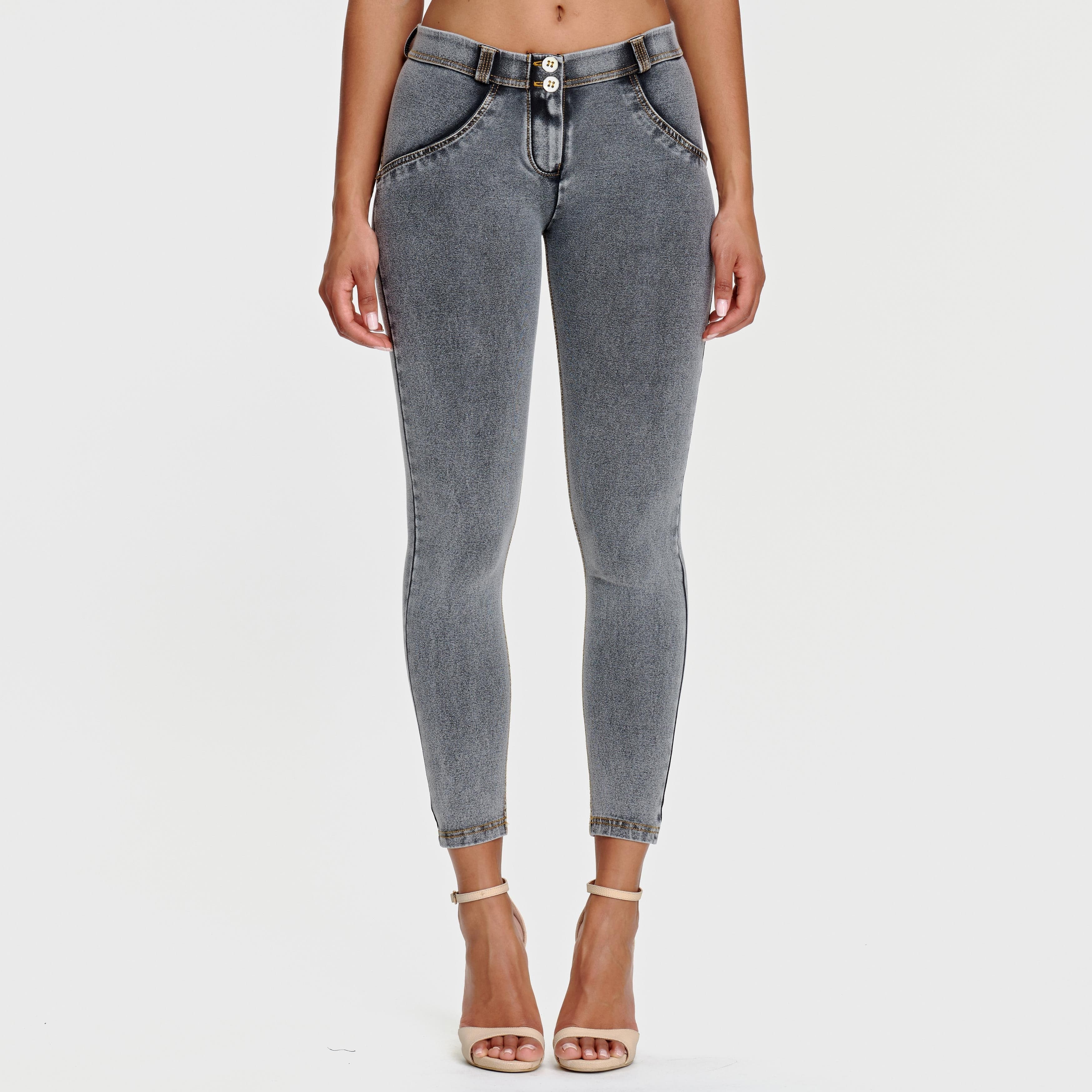 بنطال جينز WR.UP® - خصر متوسط ​​الارتفاع - طول 7/8 - رمادي مع خياطة صفراء 