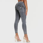 بنطال جينز WR.UP® - خصر متوسط ​​الارتفاع - طول 7/8 - رمادي مع خياطة صفراء 