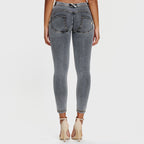 بنطال جينز WR.UP® - خصر متوسط ​​الارتفاع - طول 7/8 - رمادي مع خياطة صفراء 