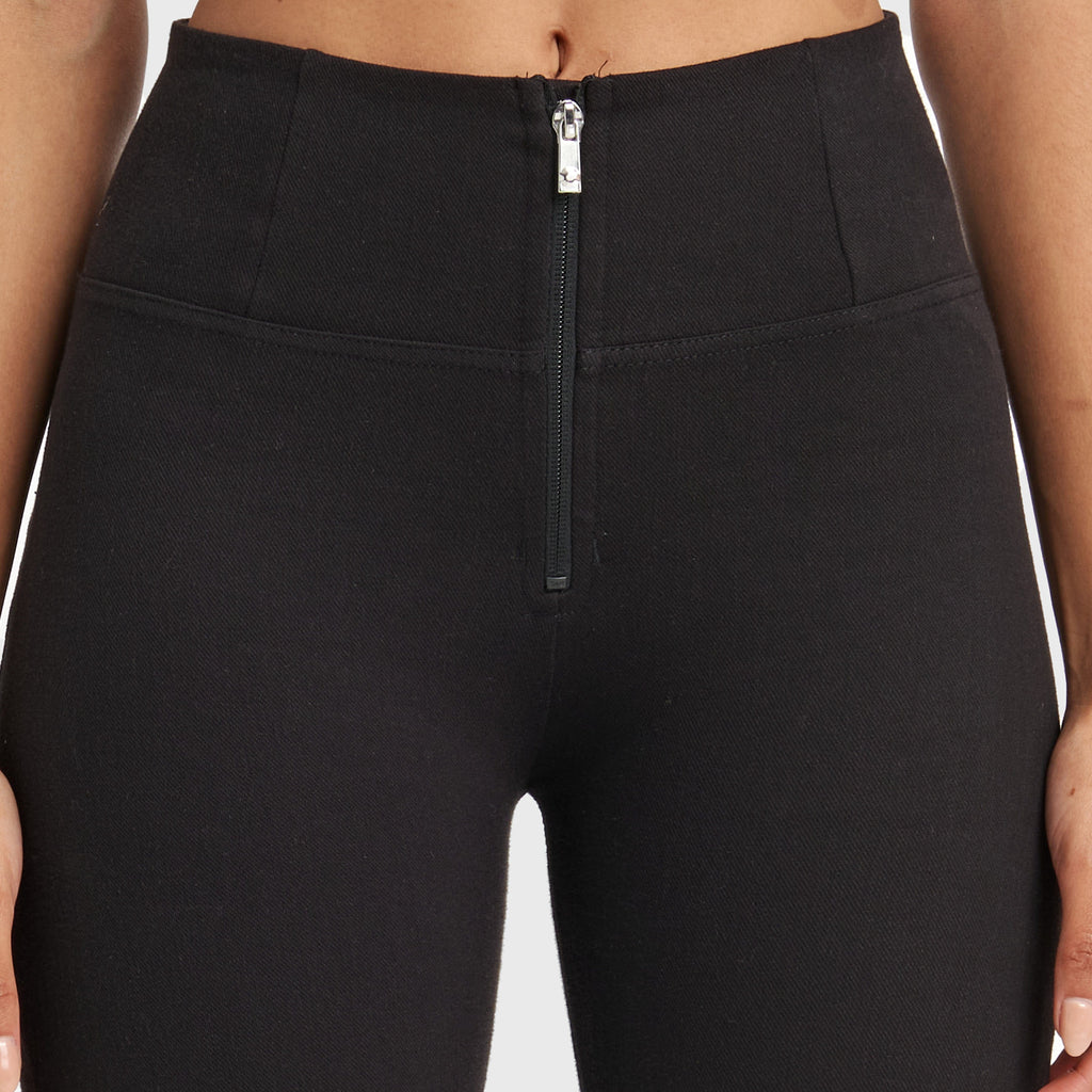 شورت رياضي قصير من WR.UP® إصدار محدود - خصر عالٍ - أسود