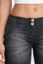 شورت جينز WR.UP® - خصر متوسط ​​الارتفاع - شورت رياضي - أسود مع خياطة سوداء 