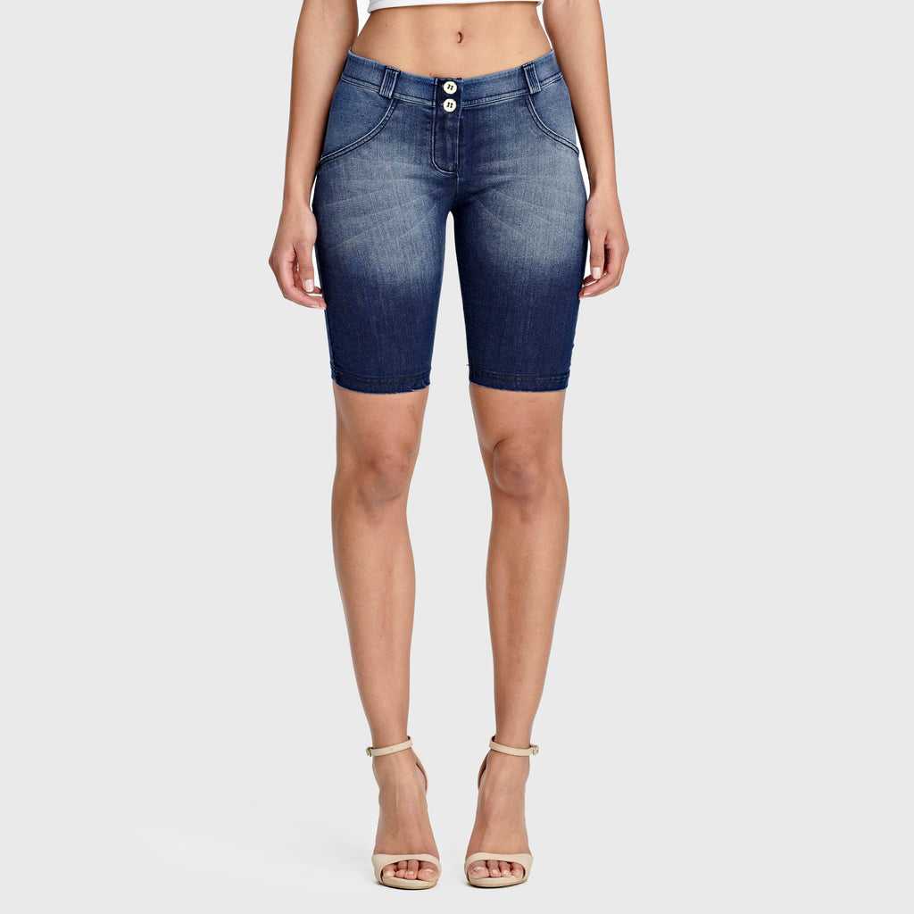 شورت جينز WR.UP® - خصر متوسط ​​الارتفاع - شورت رياضي - أزرق داكن + خياطة زرقاء 