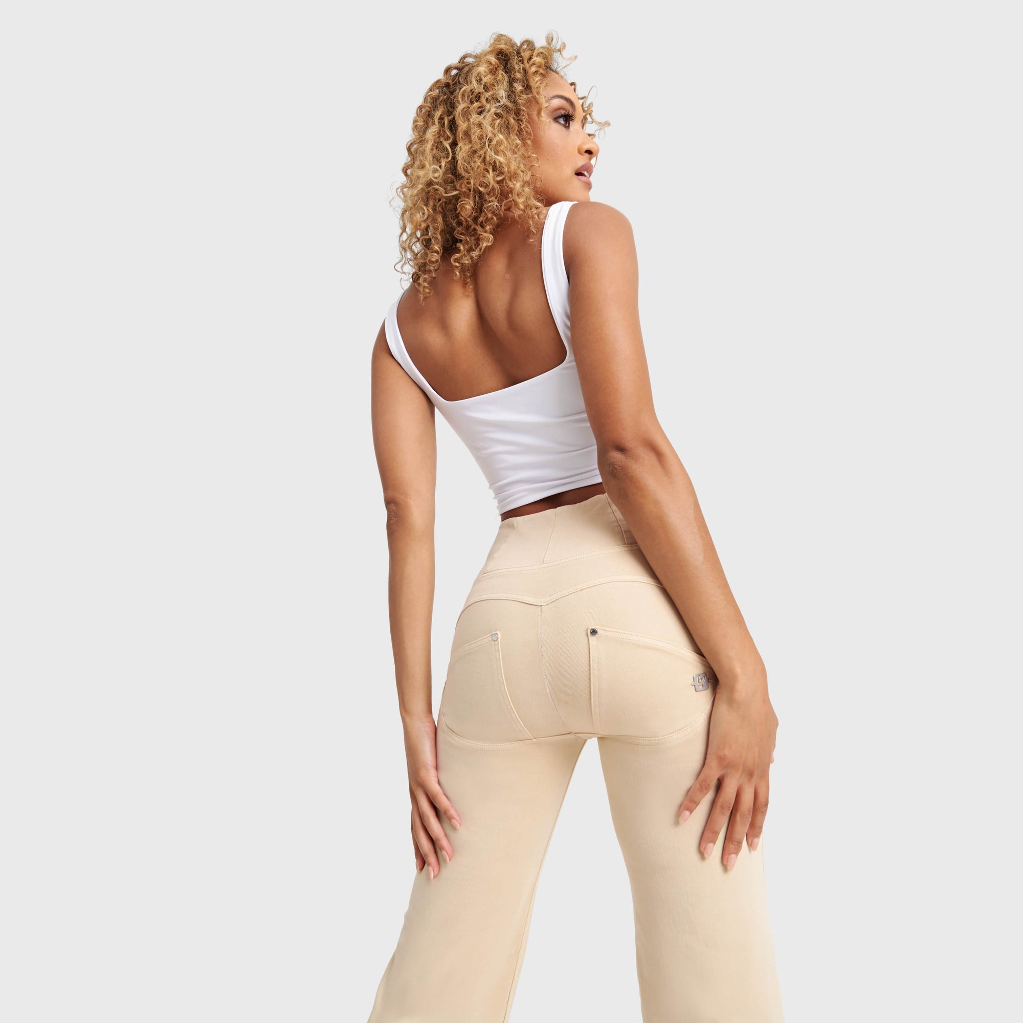 WR.UP® Snug Jeans - High Waisted - Cropped - Beige