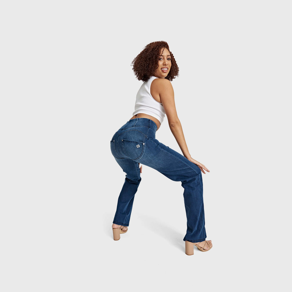 بنطلون جينز ضيق من WR.UP® - خصر مرتفع - واسع من الأسفل - أزرق داكن مع خياطة زرقاء 