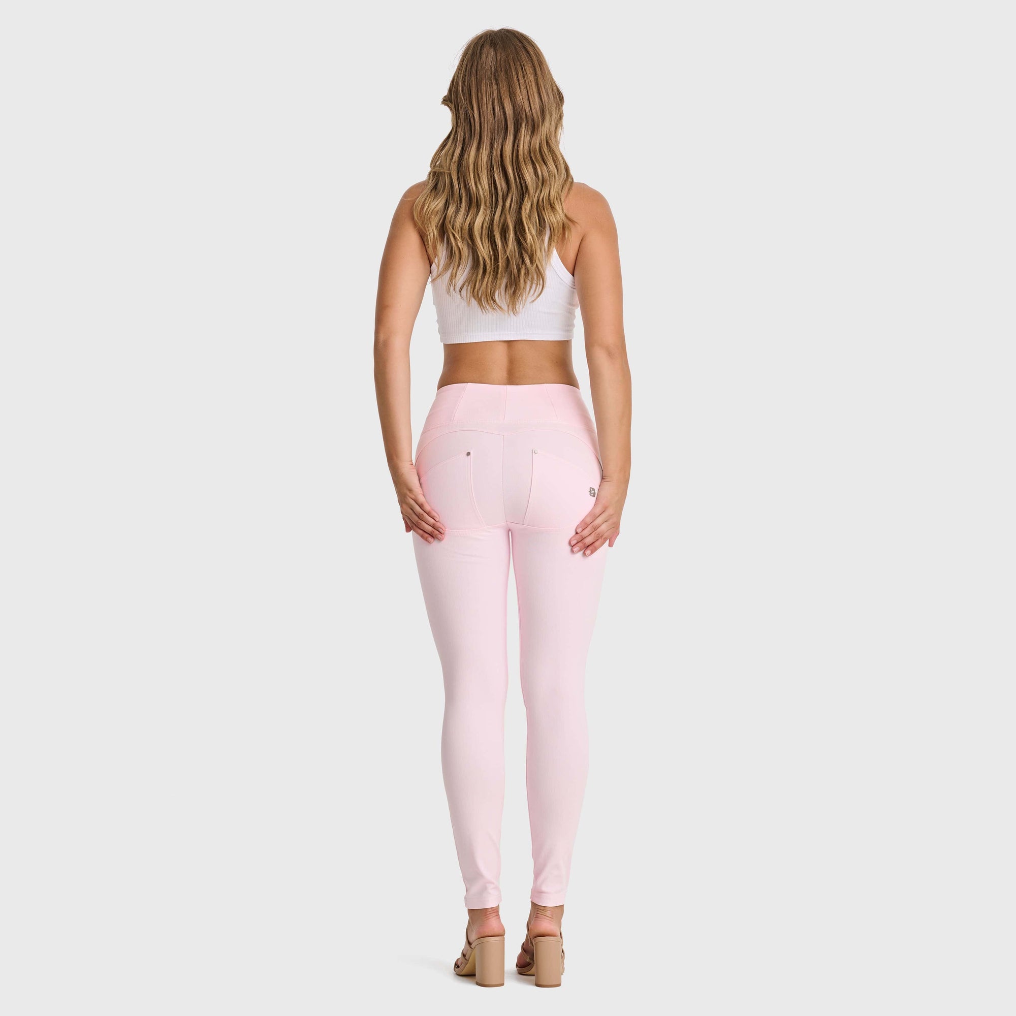 WR.UP® Snug Jeans - High Waisted - 7/8 Length - Baby Pink