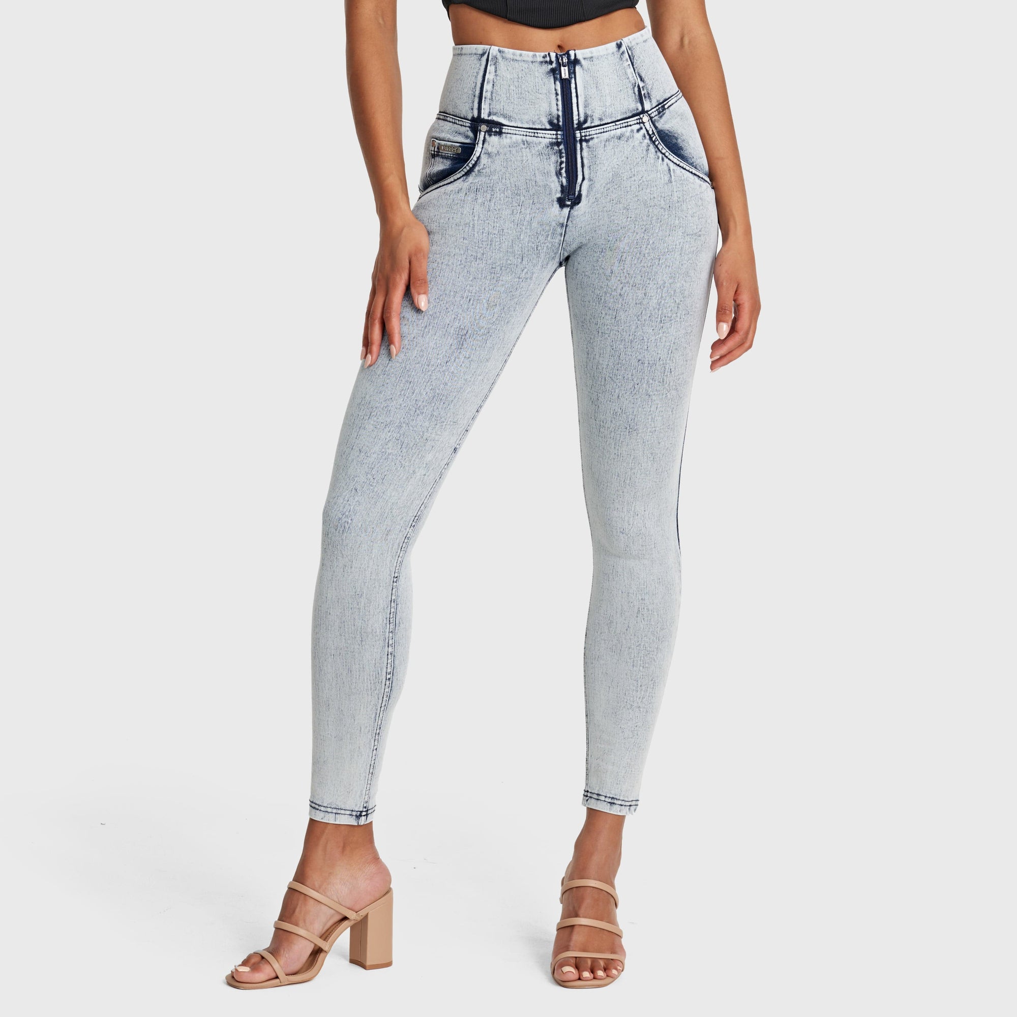 WR.UP® Snug Jeans - High Waisted - Full Length - Acid Wash