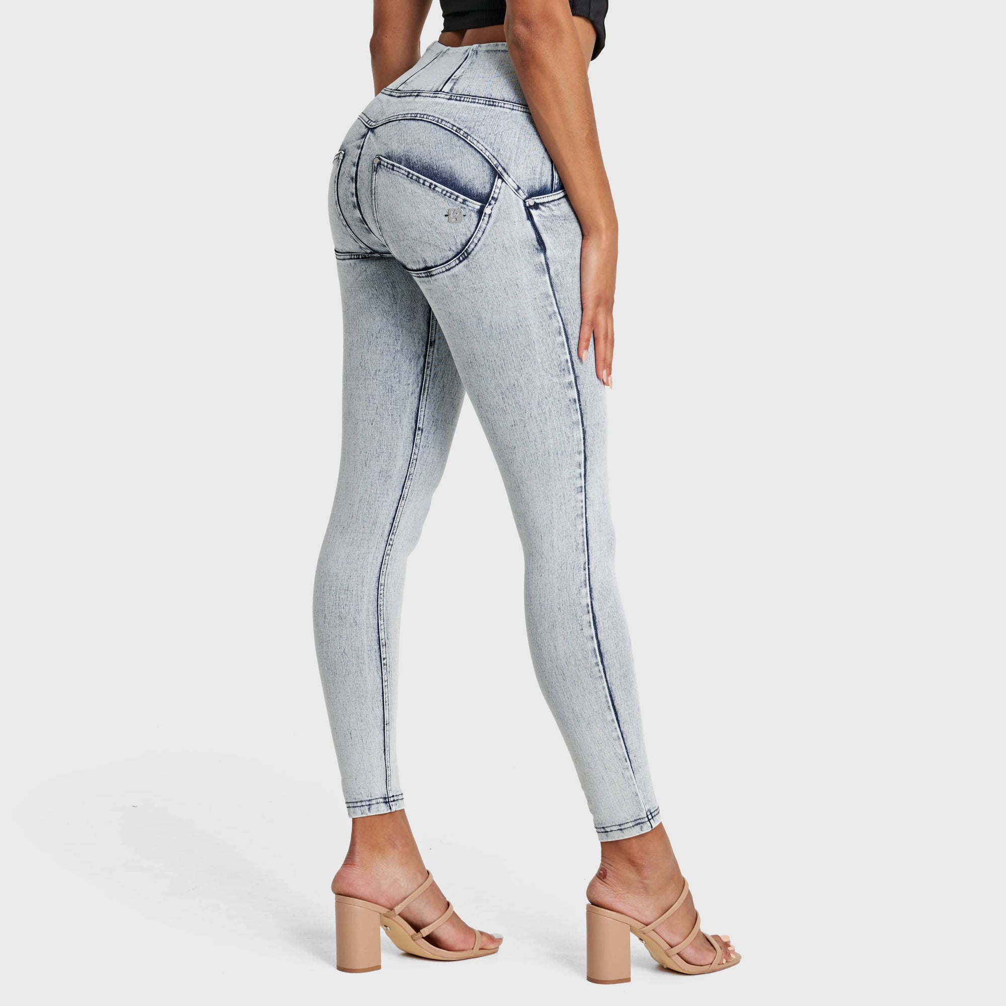 WR.UP® Snug Jeans - High Waisted - Full Length - Acid Wash