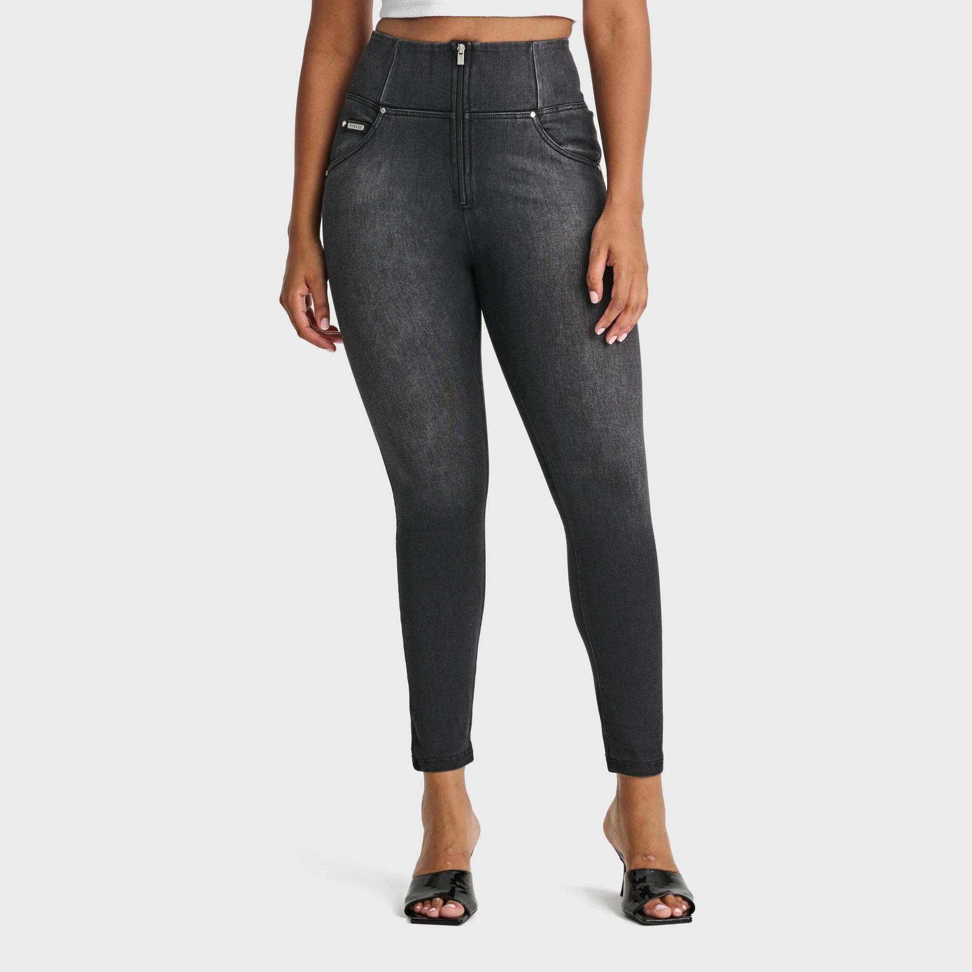 WR.UP® Snug Curvy Jeans - High Waisted - Full Length - Black + Black Stitching