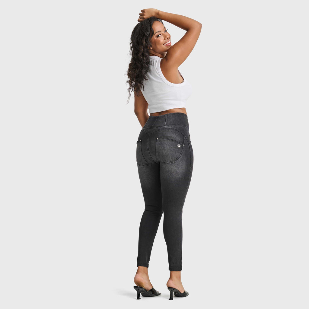 بنطلون جينز ضيق من WR.UP® بتصميم كيرفي - خصر مرتفع - طول كامل - أسود مع خياطة سوداء