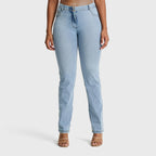 بنطلون جينز ضيق من WR.UP® - بخصر عالٍ وزرين - بقصة واسعة من الأسفل - أزرق فاتح مع خياطة صفراء