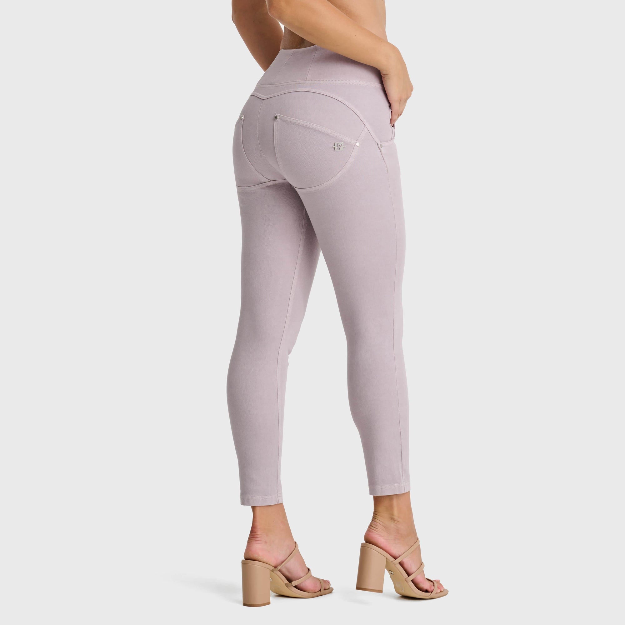 WR.UP® Snug Jeans - High Waisted - 7/8 Length - Light Grey