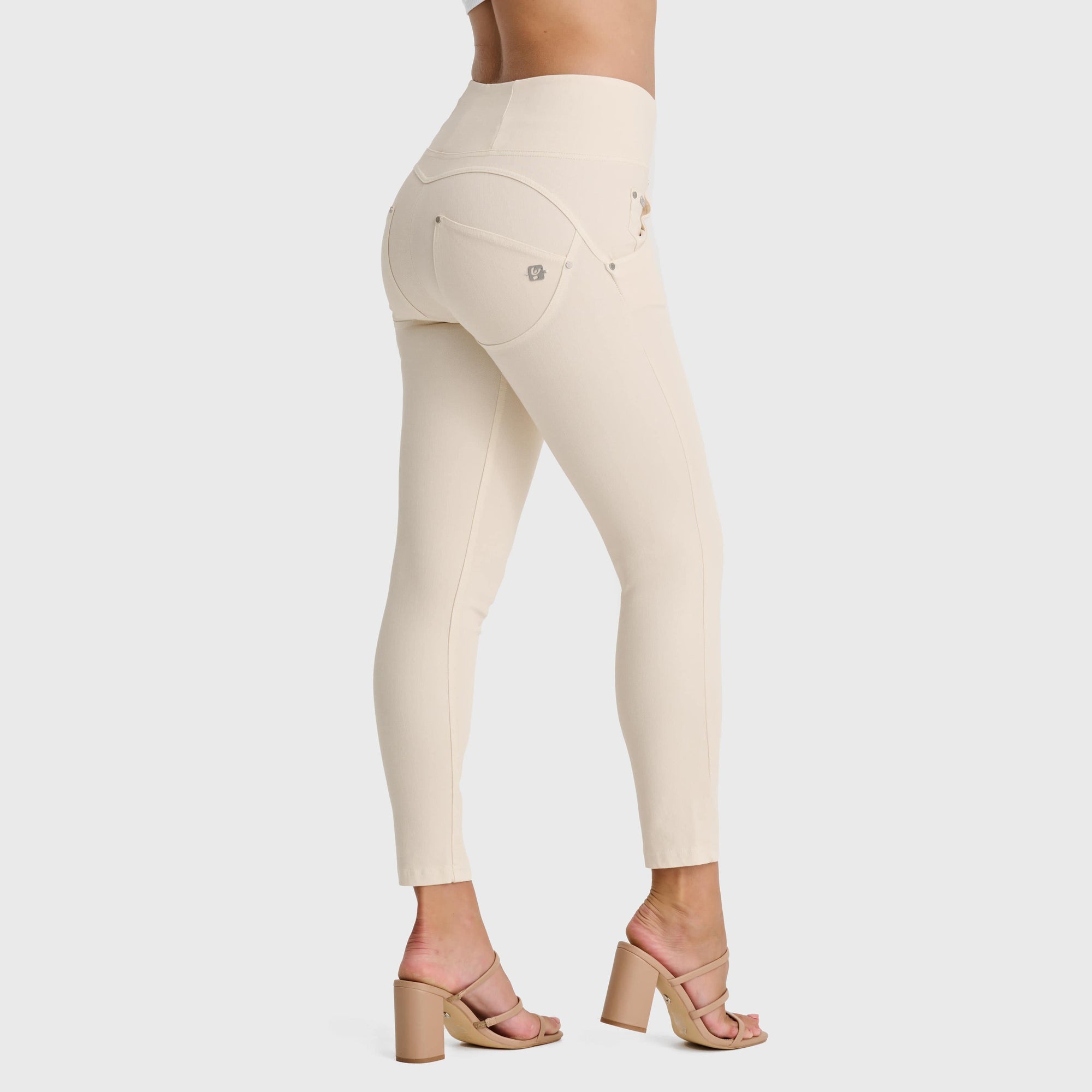 WR.UP® Snug Jeans - High Waisted - 7/8 Length - Ivory