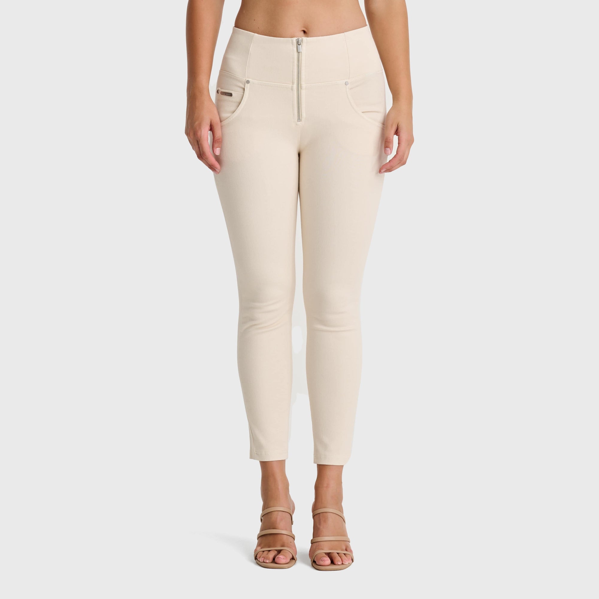 WR.UP® Snug Jeans - High Waisted - 7/8 Length - Ivory