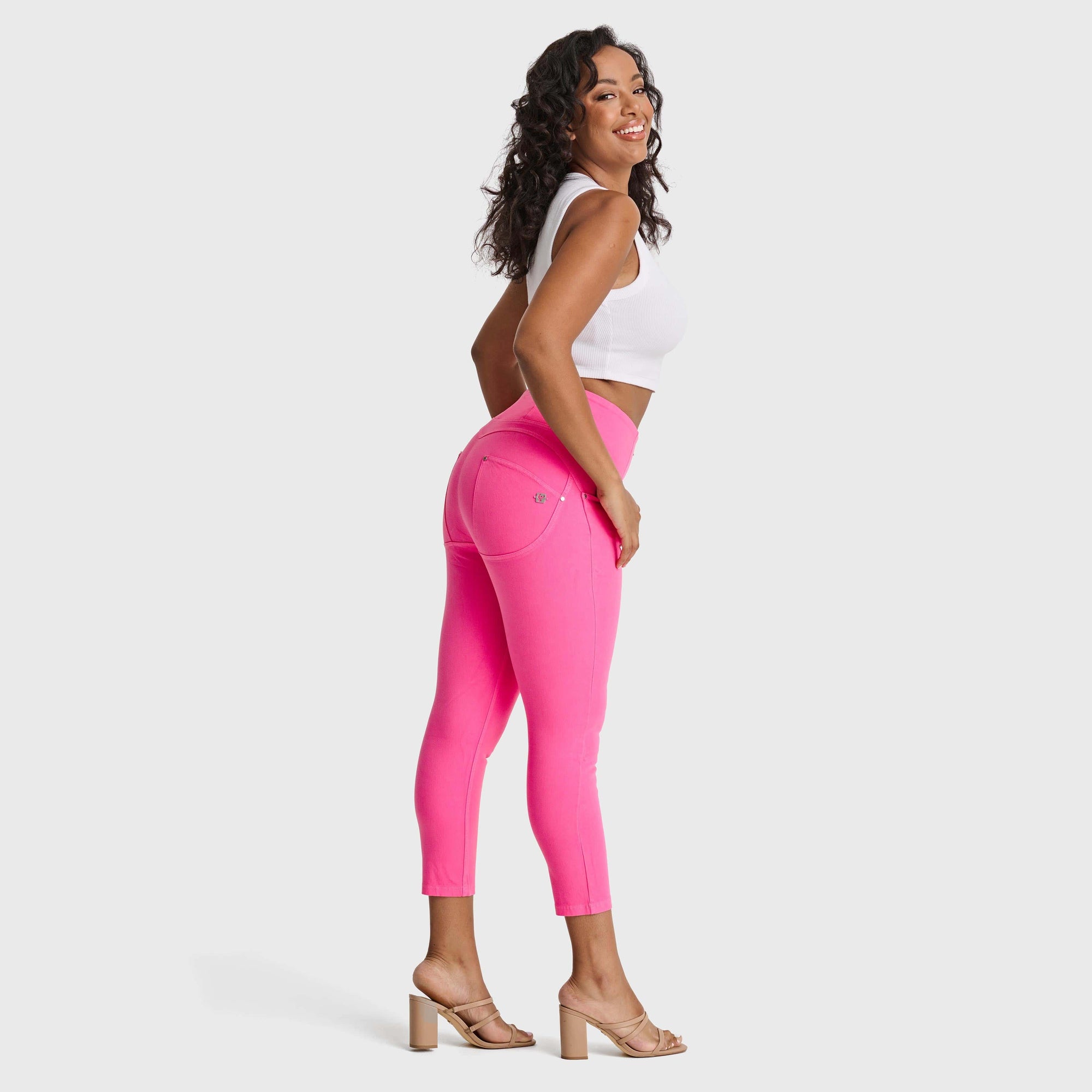 WR.UP® Snug Curvy Jeans - High Waisted - 7/8 Length - Candy Pink