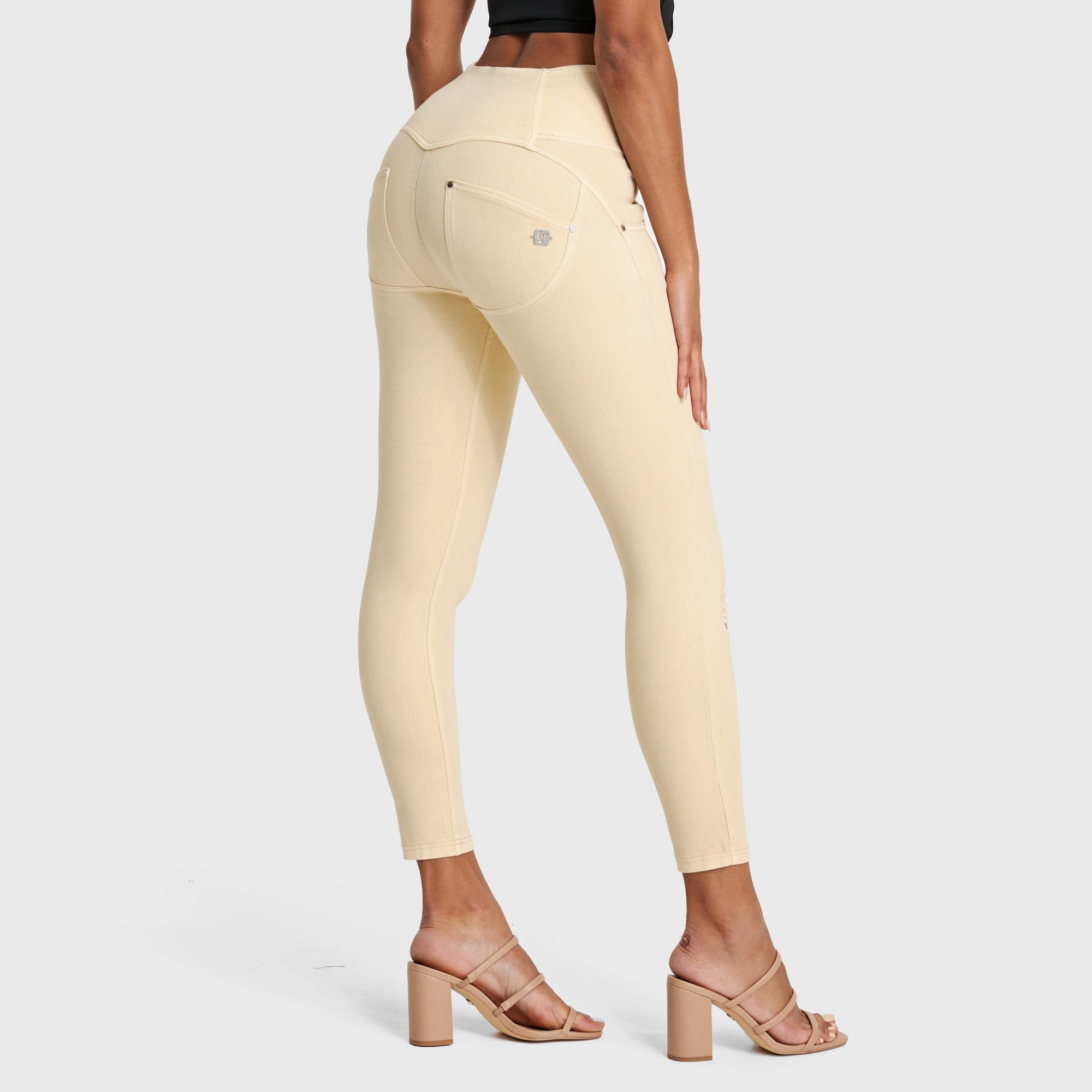 WR.UP® Snug Distressed Jeans - High Waisted - 7/8 Length - Beige