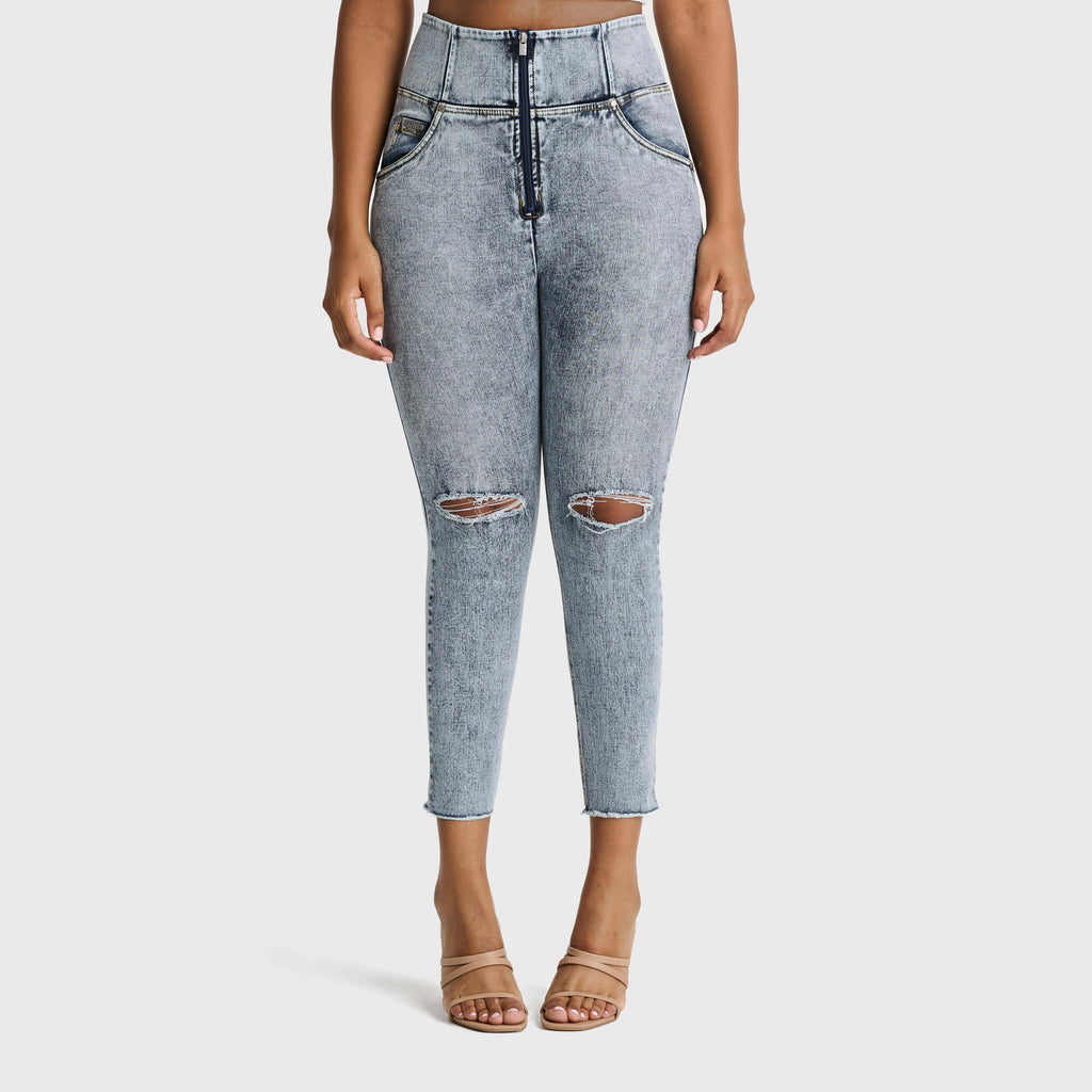 بنطلون جينز ممزق ضيق من WR.UP® - خصر مرتفع - طول 7/8 - لون أزرق فاتح مع خياطة صفراء