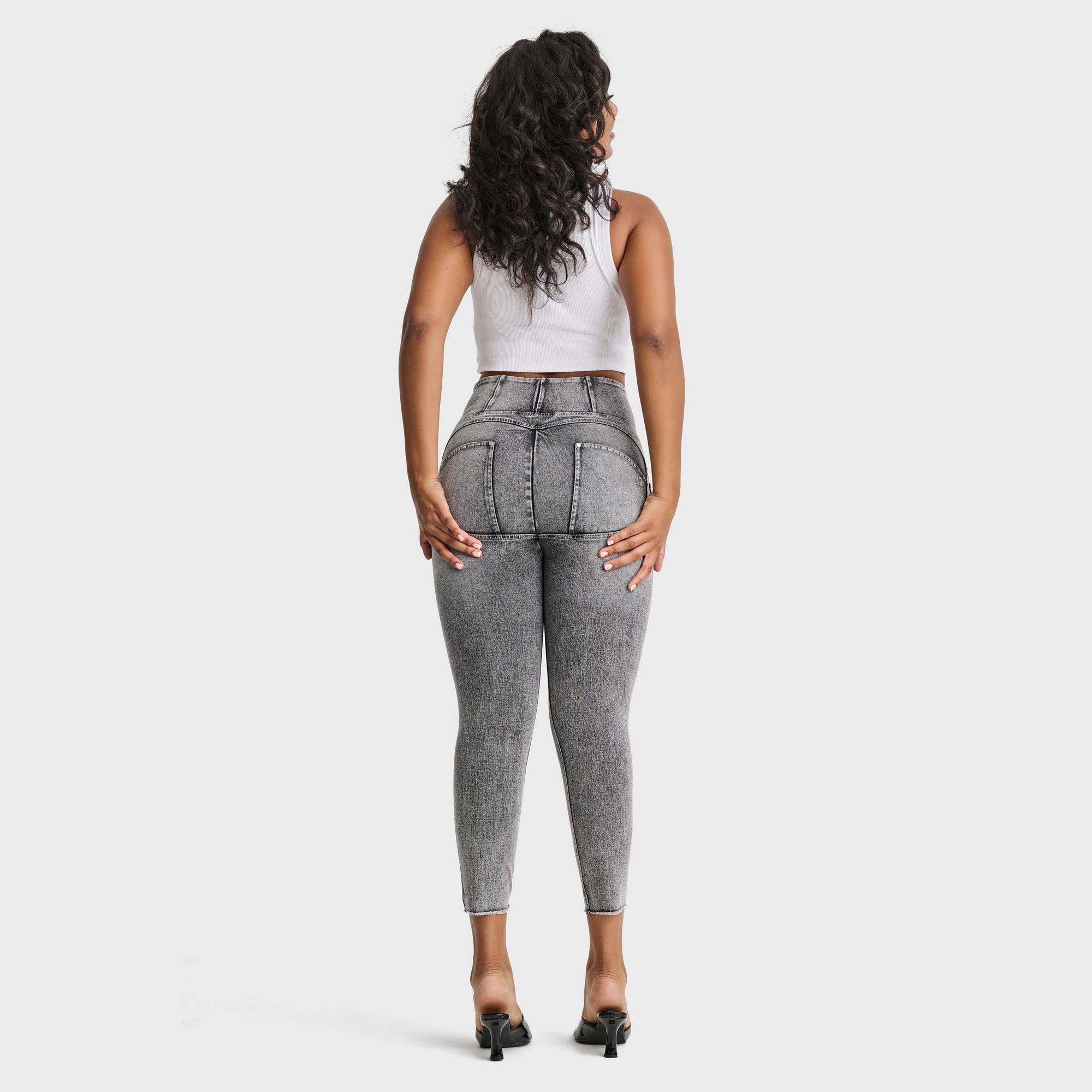 WR.UP® Snug Curvy Ripped Jeans - High Waisted - 7/8 Length - Grey Stonewash + Grey Stitching