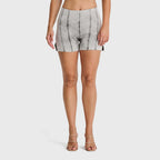 شورت جينز WR.UP® Snug إصدار محدود - خصر مرتفع - رمادي مع خياطة سوداء