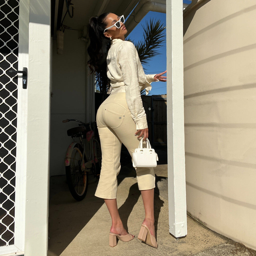 بنطلون جينز ضيق من WR.UP® - خصر مرتفع - قصير - بيج