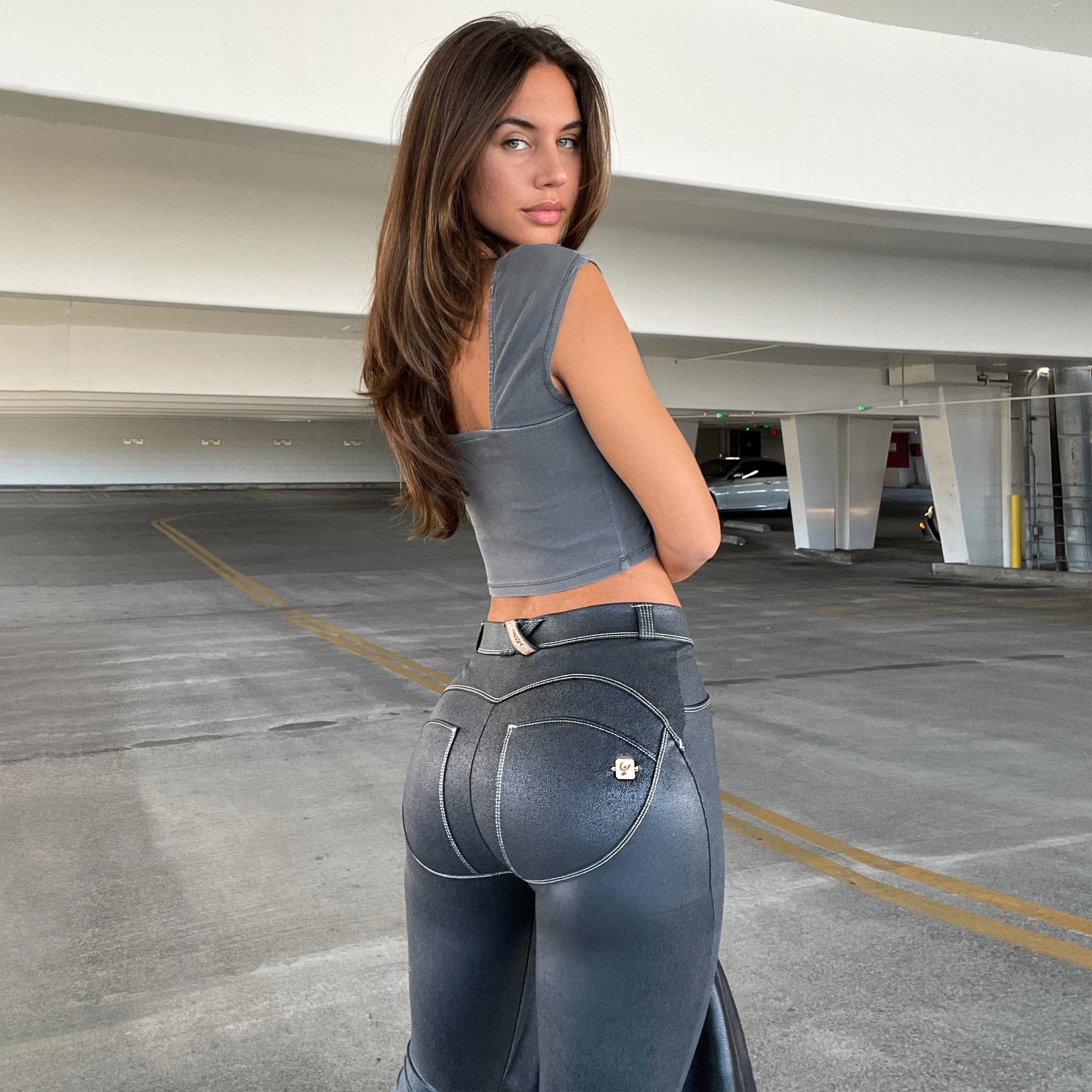 WR.UP® جلد صناعي لامع - خصر مرتفع بزرين - طول كامل - أسود