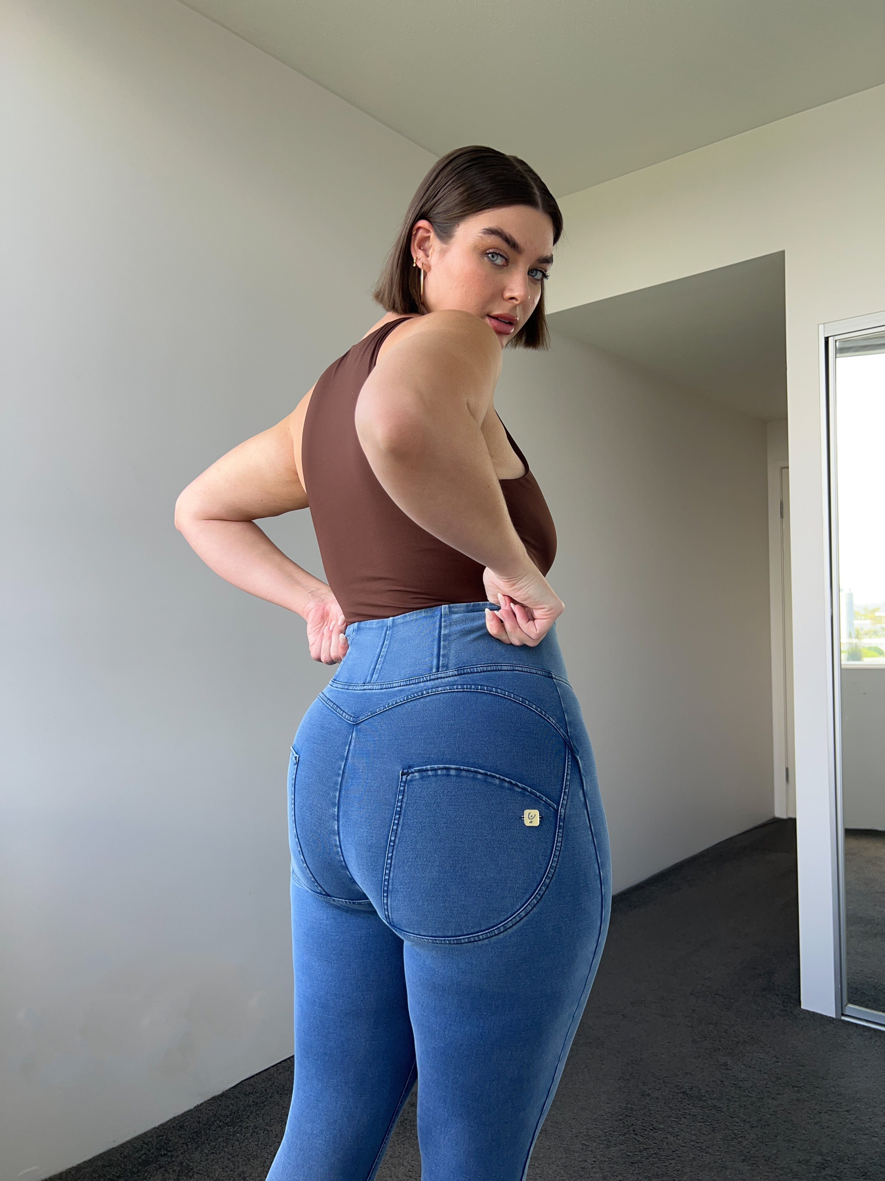 WR.UP® Curvy Denim - Zip High Waisted - Full Length - Light Blue + Blue Stitching