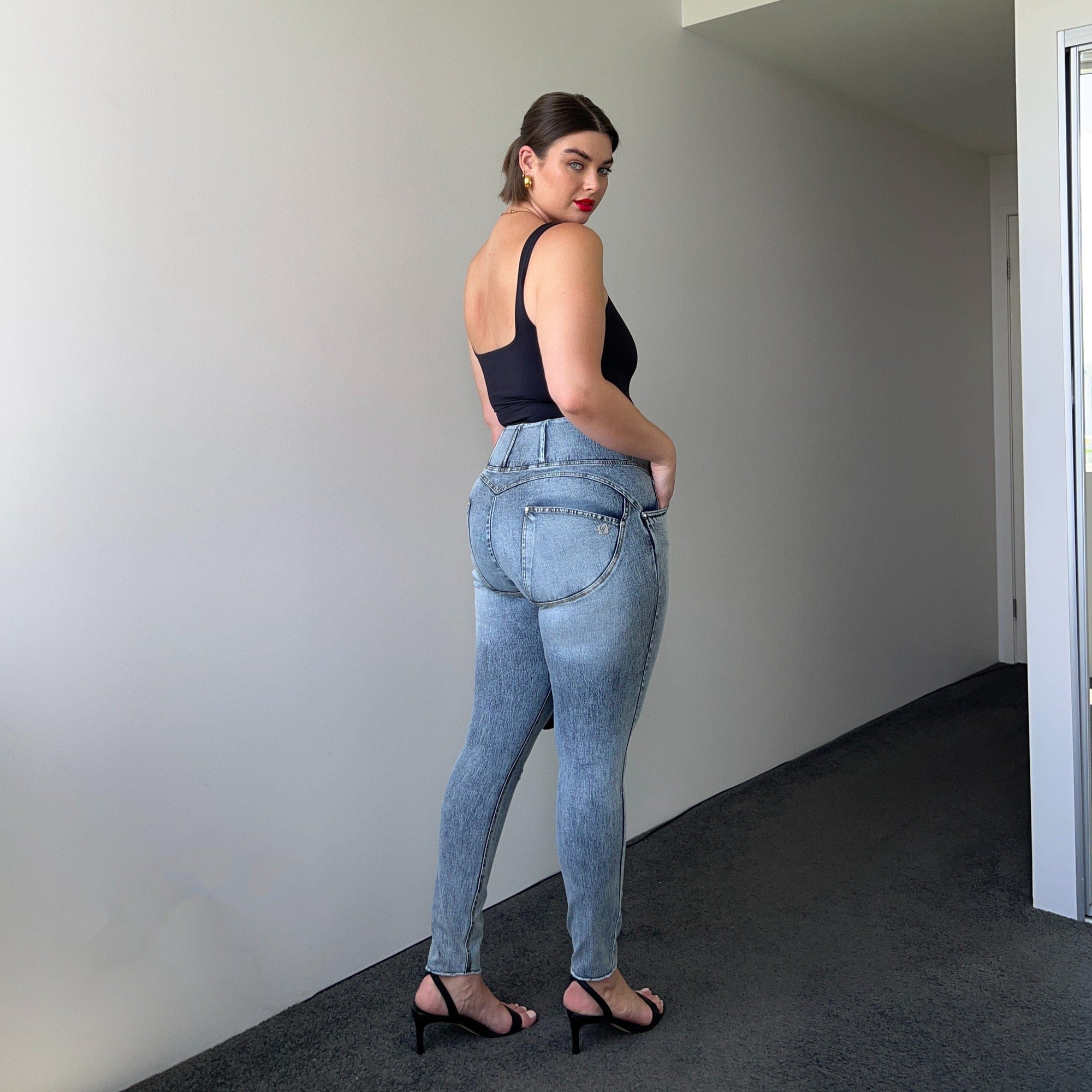 WR.UP® Snug Curvy Ripped Jeans - High Waisted - Full Length - Blue Stonewash + Yellow Stitching