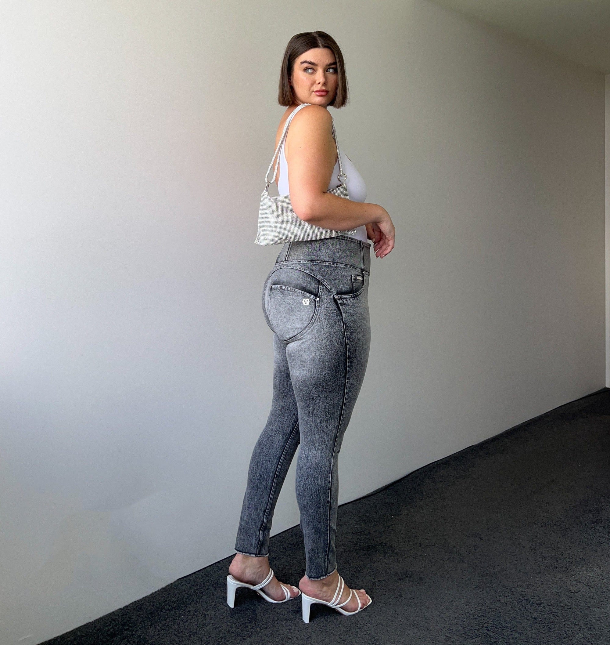 WR.UP® Snug Curvy Ripped Jeans - High Waisted - Full Length - Grey Stonewash + Grey Stitching